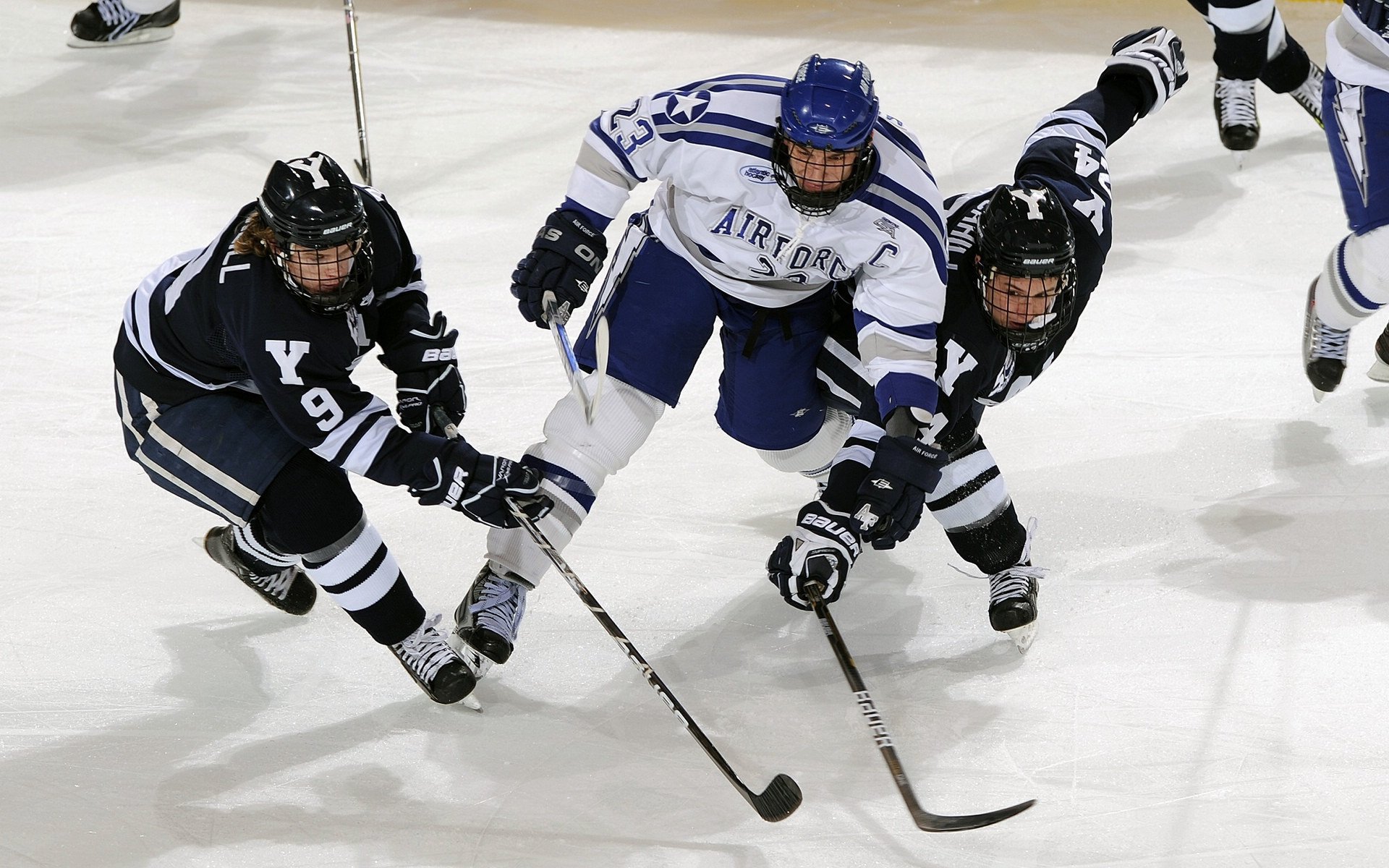 中国三人女篮攻防配合更加默契，中国三人女篮攻防配合更加默契的是谁